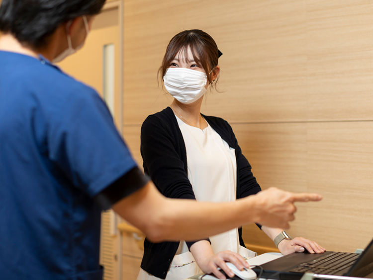 医療事務員の業務中の様子2